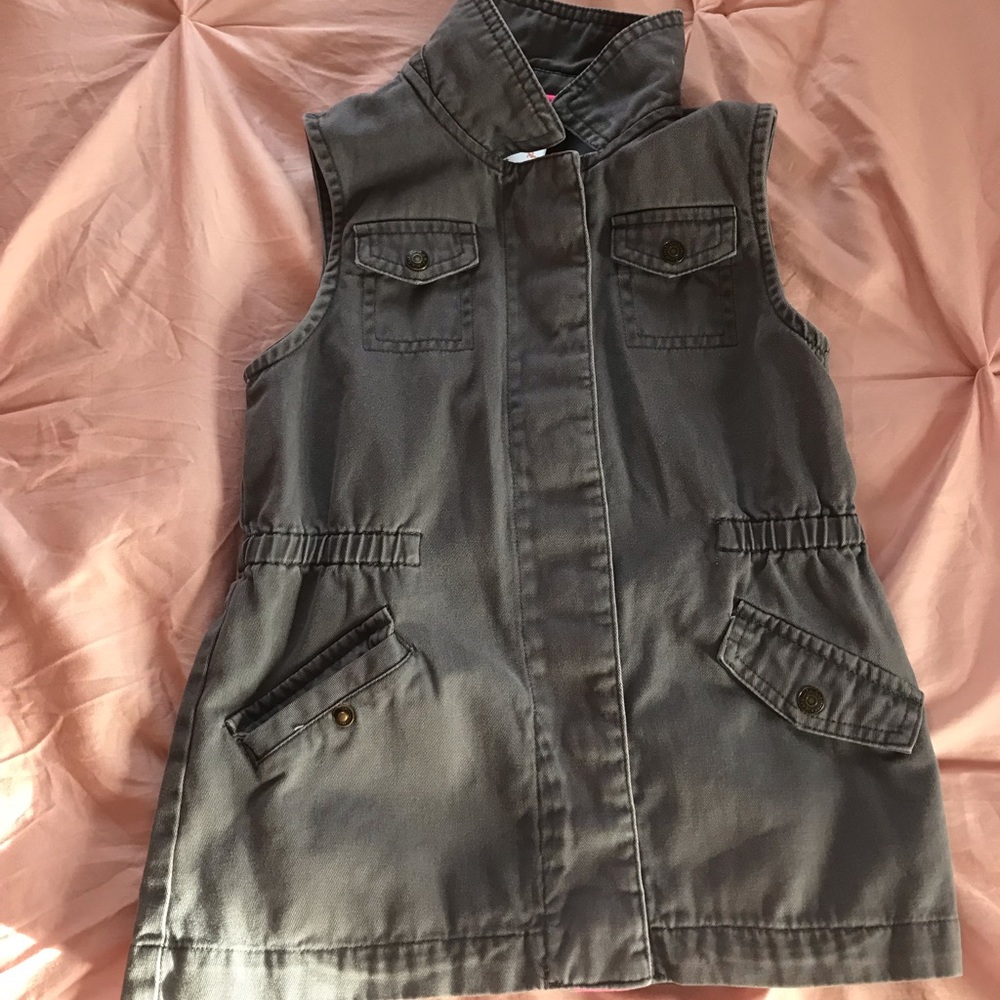 Gray,no armed jean jacket.